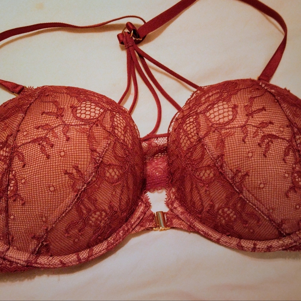 NWOT Victoria's Secret bra 34C